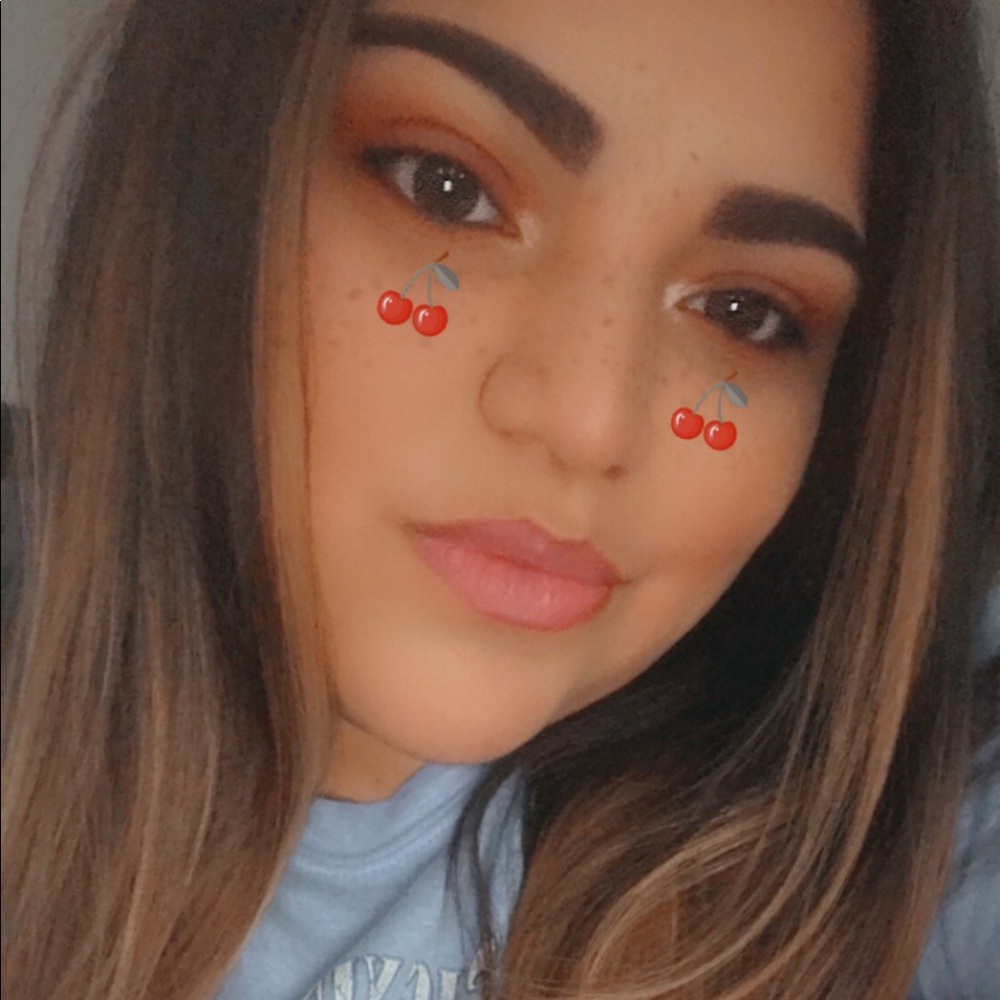 Meet your Posher, Roxanna